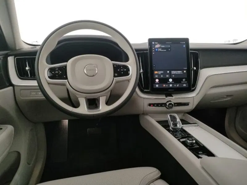 Volvo XC60 nuova a Modena (14)