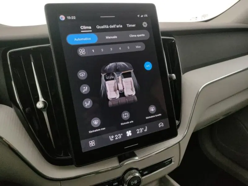 Volvo XC60 nuova a Modena (16)
