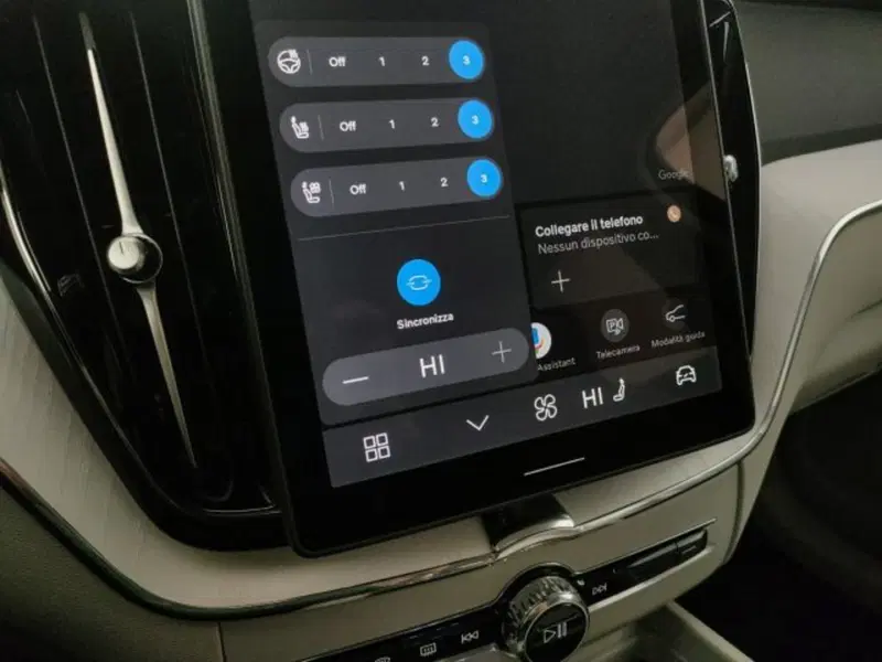 Volvo XC60 nuova a Modena (18)