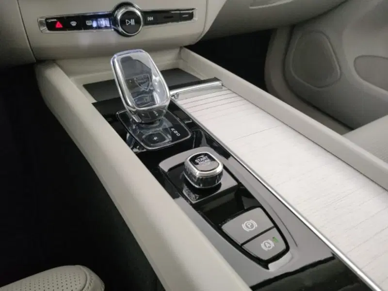 Volvo XC60 nuova a Modena (19)