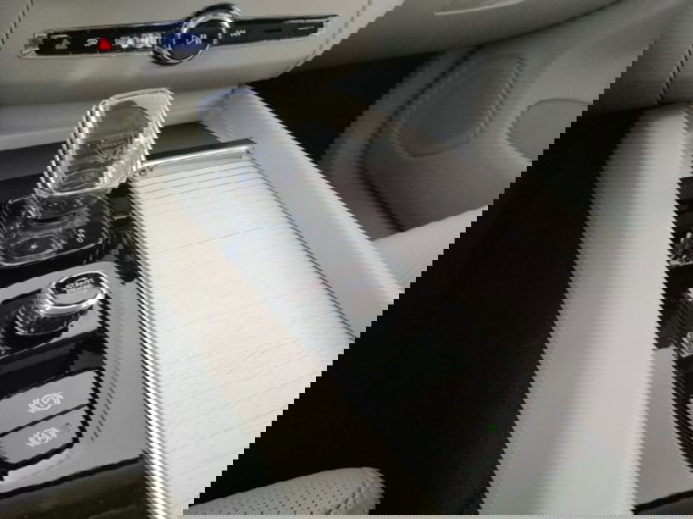 Volvo XC60 nuova a Modena (19)