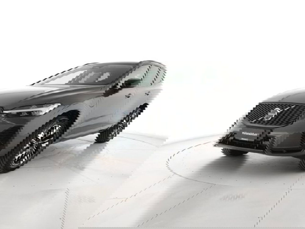 Volvo XC60 nuova a Modena (2)