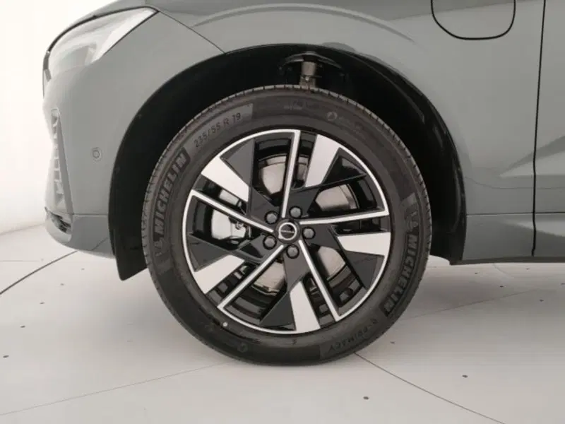 Volvo XC60 nuova a Modena (8)