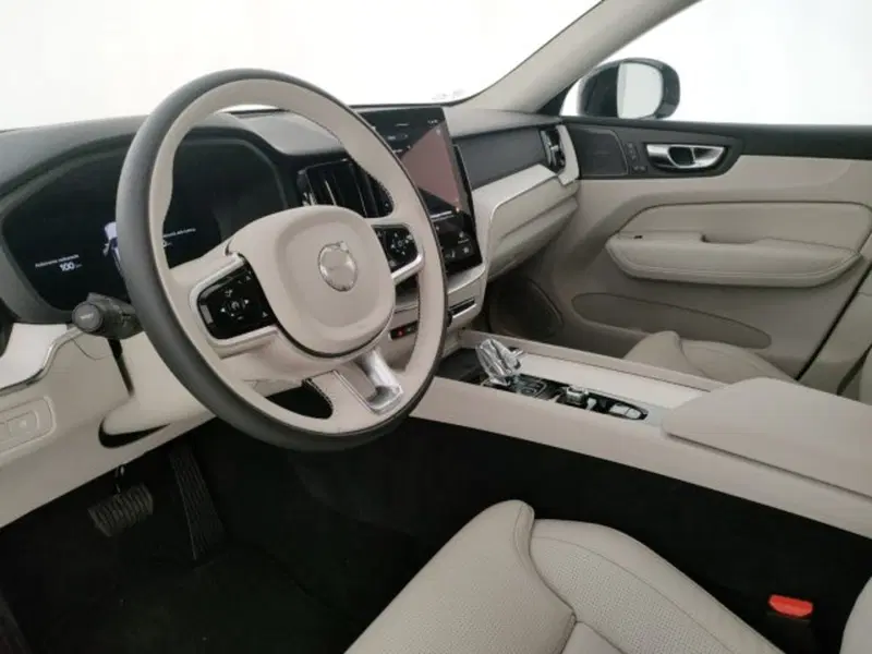 Volvo XC60 nuova a Modena (9)