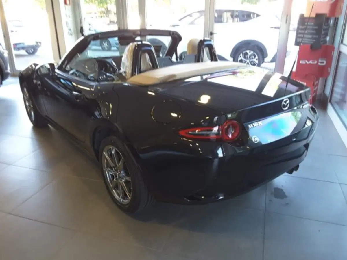 Mazda MX-5 nuova a Firenze (6)