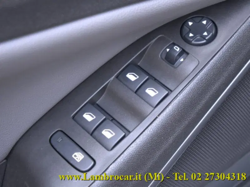 Opel Crossland X usata a Milano (16)