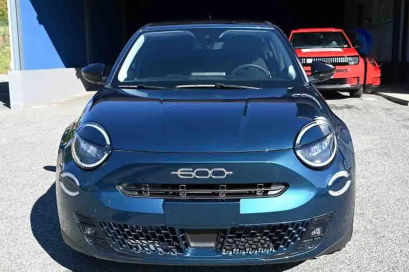 Fiat 600 nuova a Torino (2)