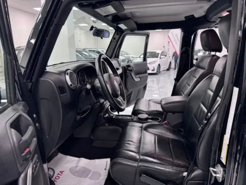 Jeep Wrangler Unlimited usata a Prato (7)