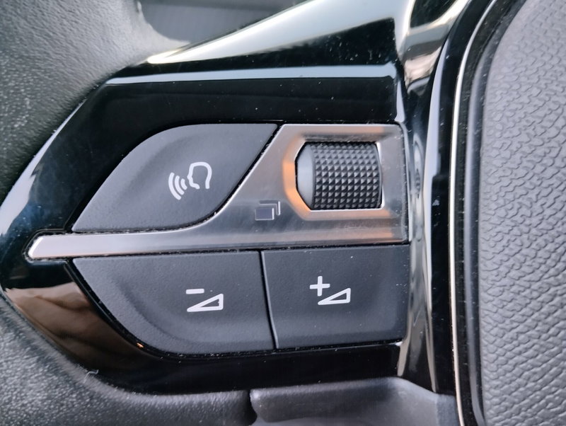 Peugeot 208 usata a Asti (10)