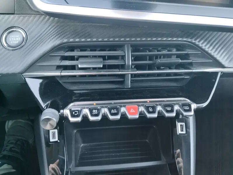 Peugeot 208 usata a Asti (18)