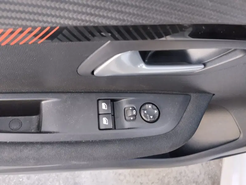 Peugeot 208 usata a Asti (7)