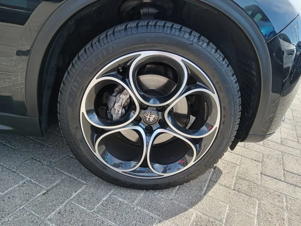 Alfa Romeo Stelvio usata a Alessandria (10)