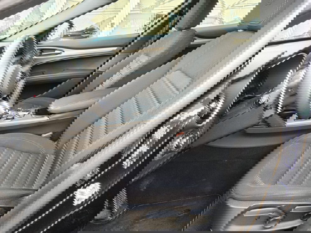 Alfa Romeo Stelvio usata a Alessandria (11)