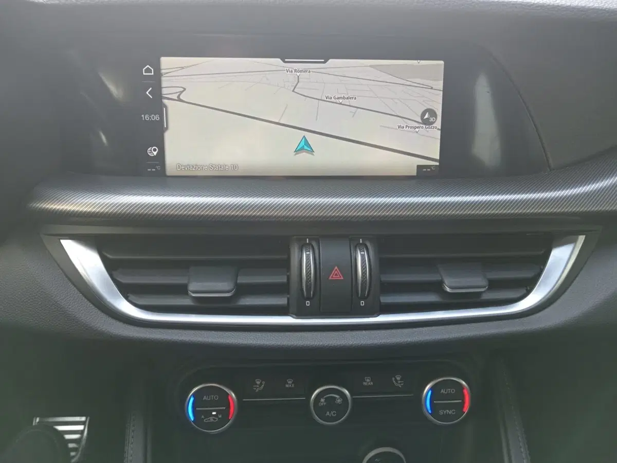Alfa Romeo Stelvio usata a Alessandria (17)