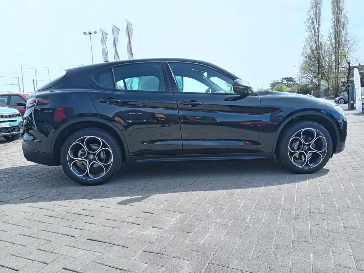 Alfa Romeo Stelvio usata a Alessandria (4)