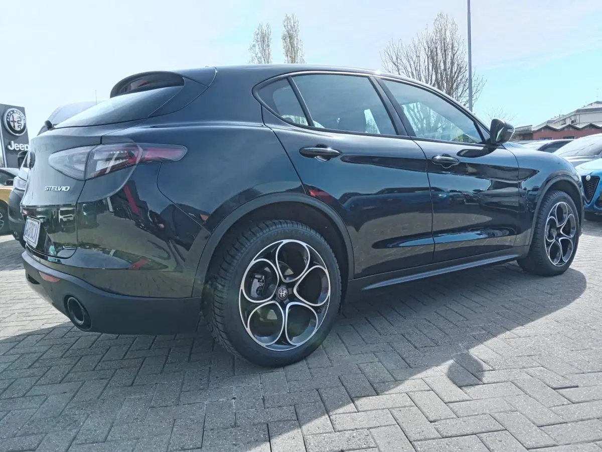 Alfa Romeo Stelvio usata a Alessandria (5)