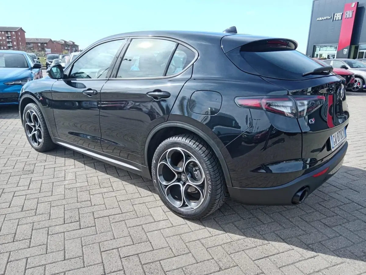 Alfa Romeo Stelvio usata a Alessandria (7)