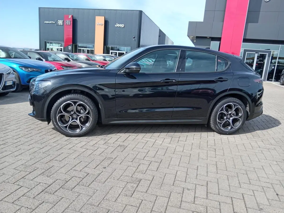 Alfa Romeo Stelvio usata a Alessandria (8)