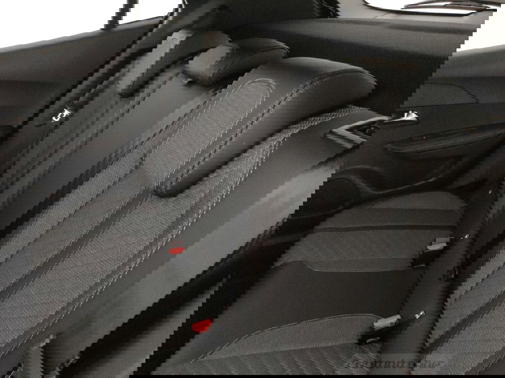 Peugeot 2008 nuova a Caserta (17)