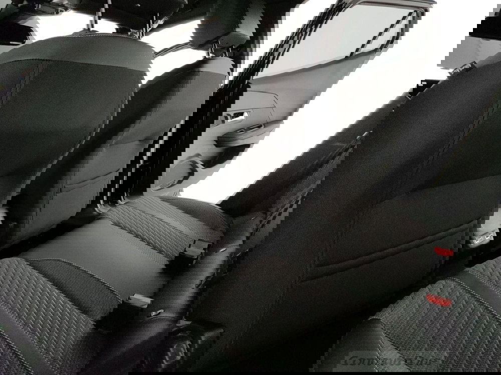 Peugeot 2008 nuova a Caserta (13)