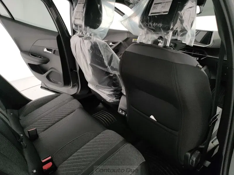Peugeot 2008 nuova a Caserta (11)