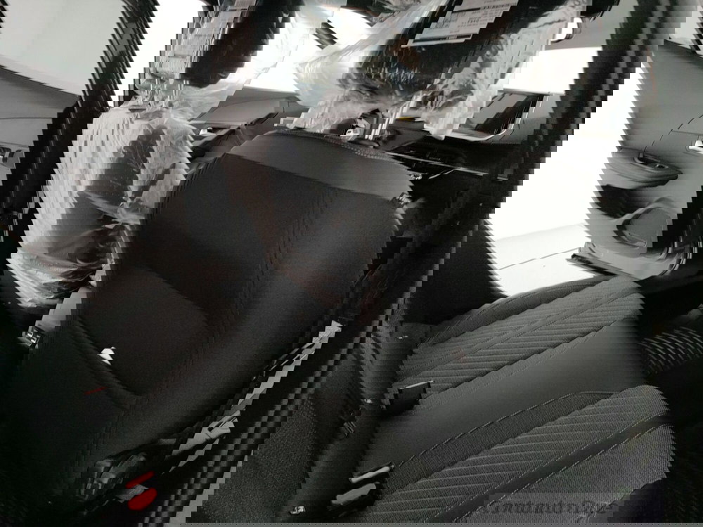 Peugeot 2008 nuova a Caserta (11)