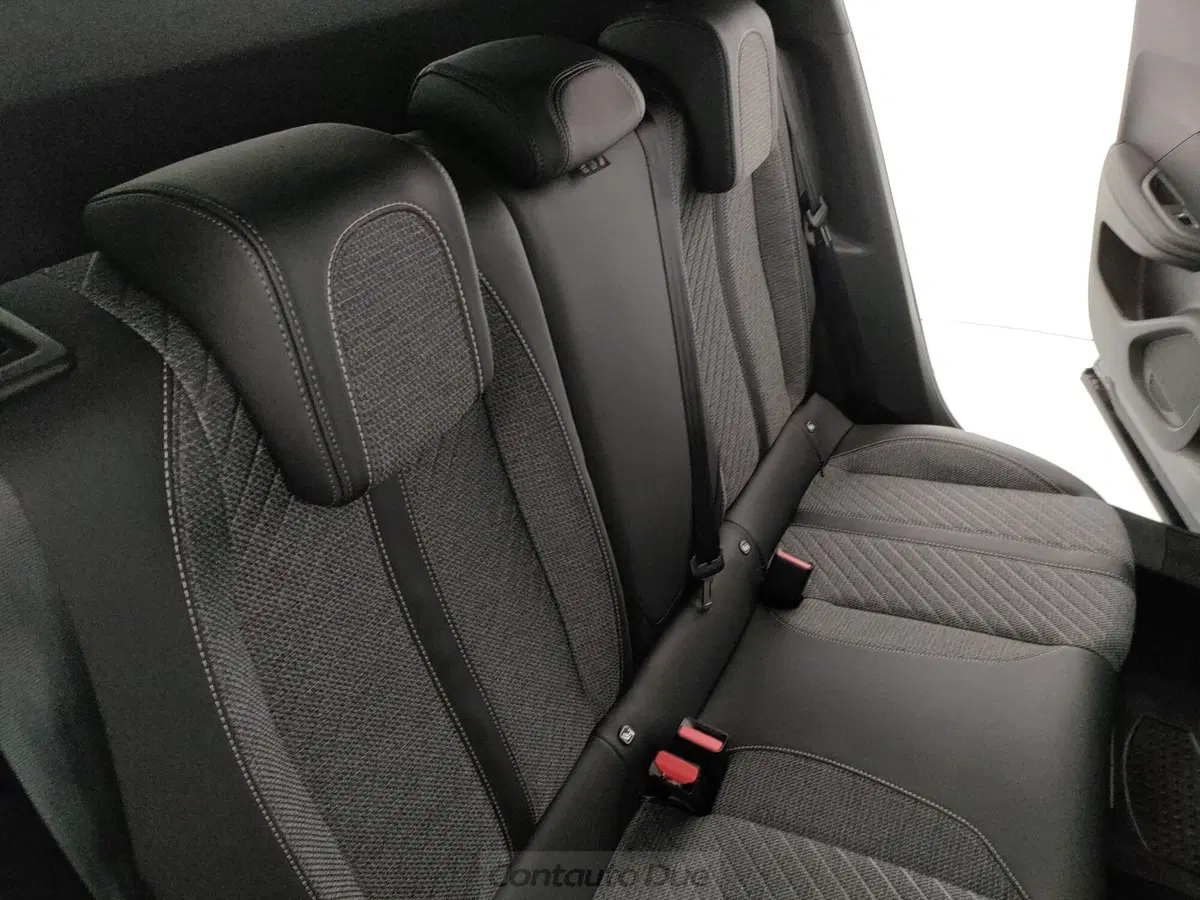 Peugeot 2008 nuova a Caserta (12)