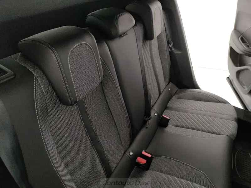 Peugeot 2008 nuova a Caserta (12)