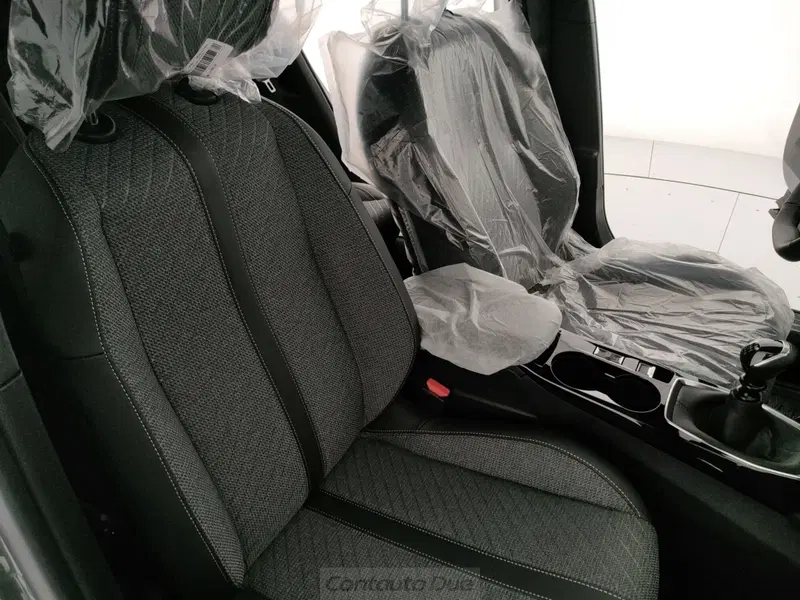 Peugeot 2008 nuova a Caserta (13)
