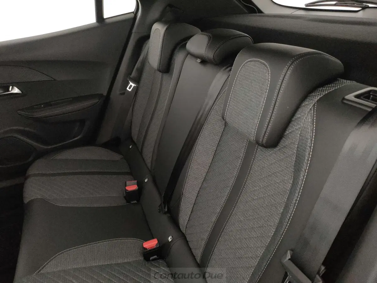 Peugeot 2008 nuova a Caserta (17)