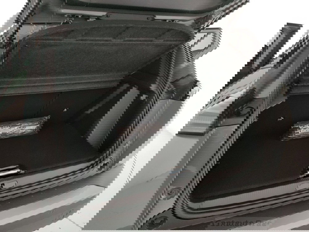 Peugeot 2008 nuova a Caserta (8)