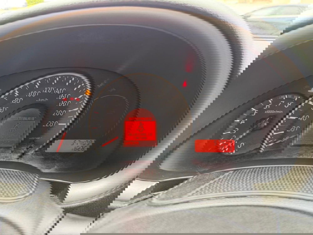 Nissan Micra usata a Napoli (13)