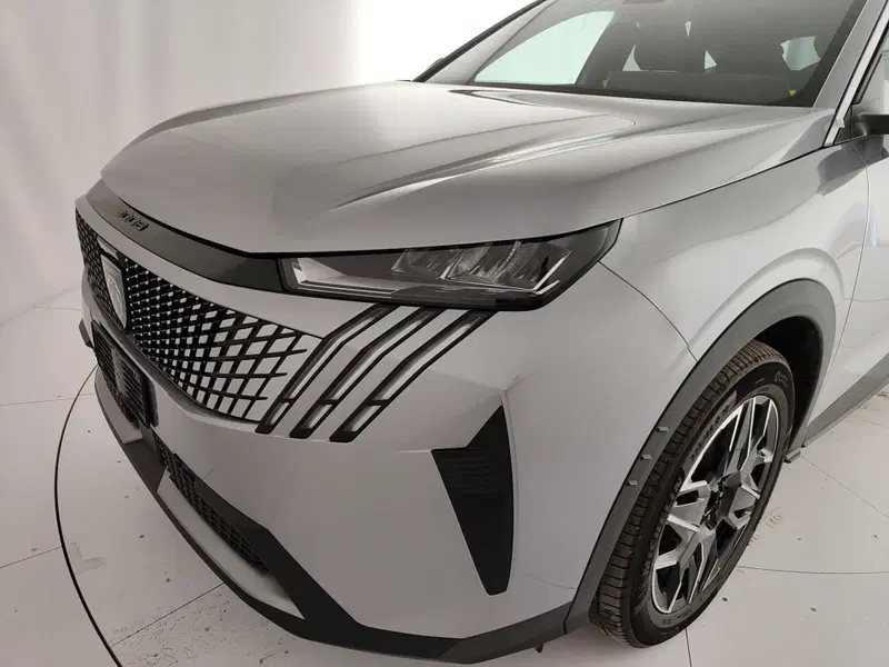 Peugeot 3008 nuova a Caserta (13)