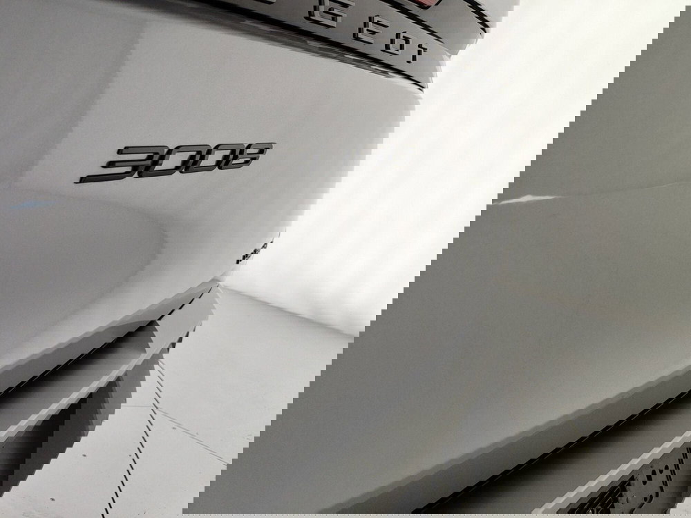 Peugeot 3008 nuova a Caserta (9)