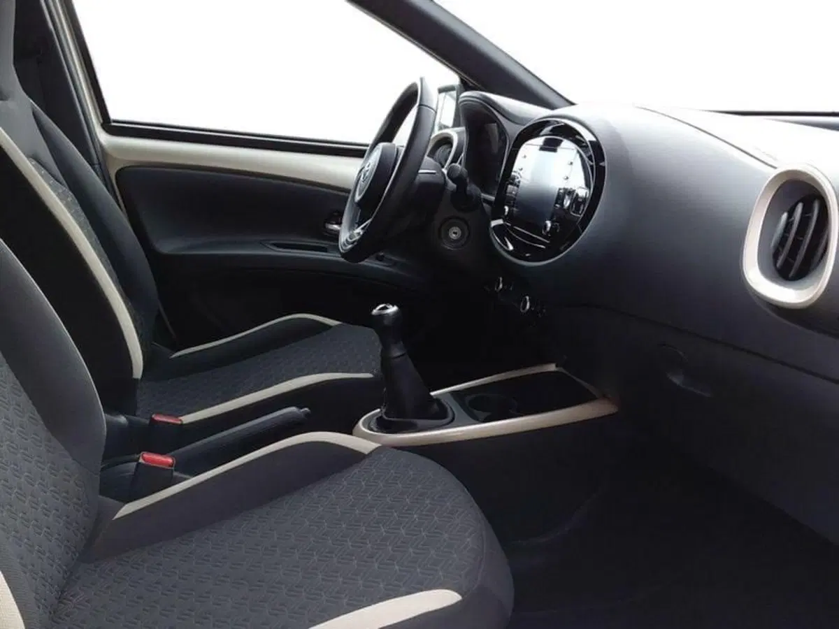 Toyota Aygo X usata a Cagliari (12)