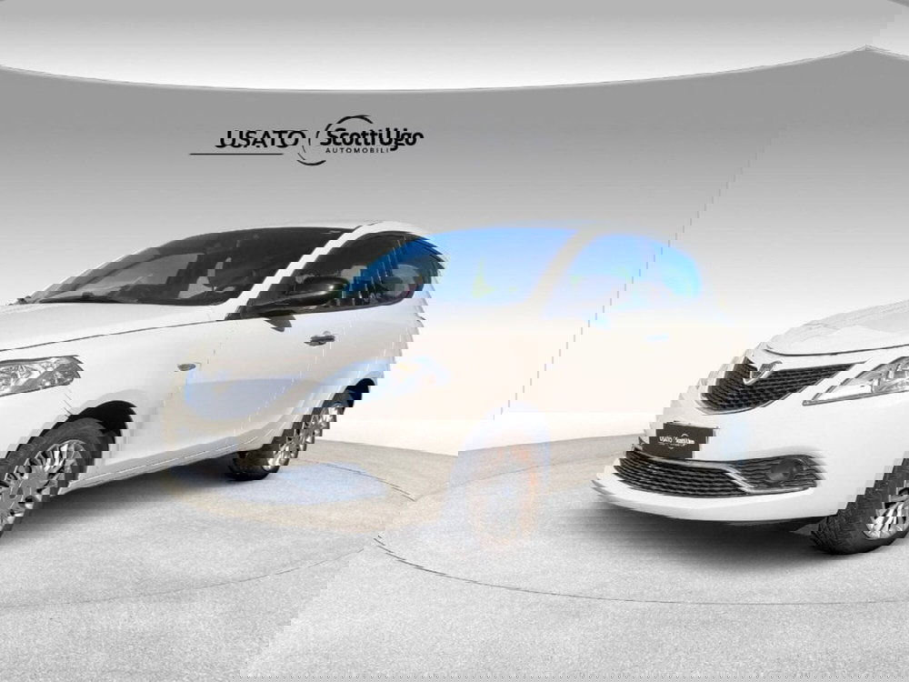 Lancia Ypsilon usata a Siena