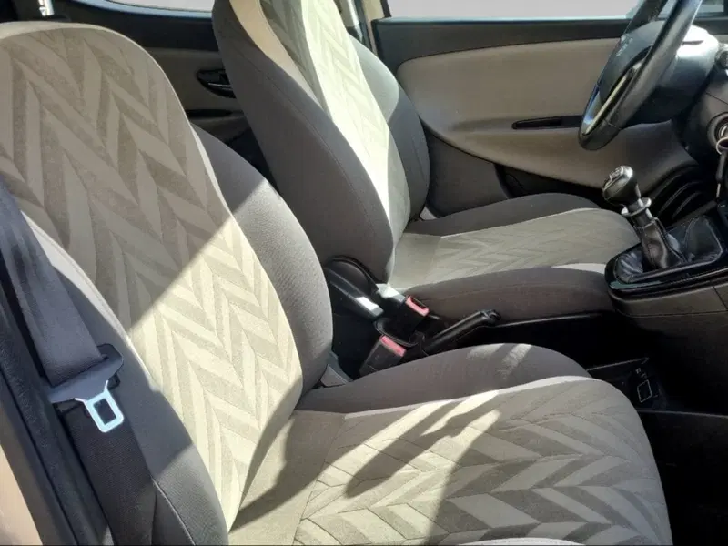 Lancia Ypsilon usata a Siena (12)