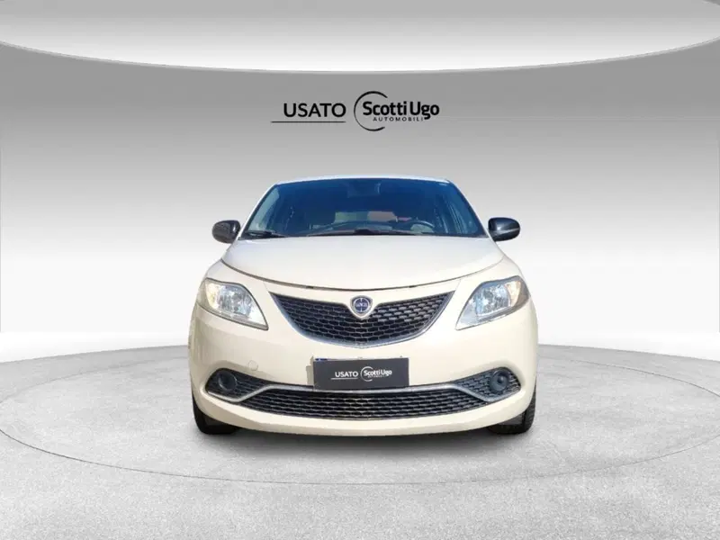 Lancia Ypsilon usata a Siena (2)
