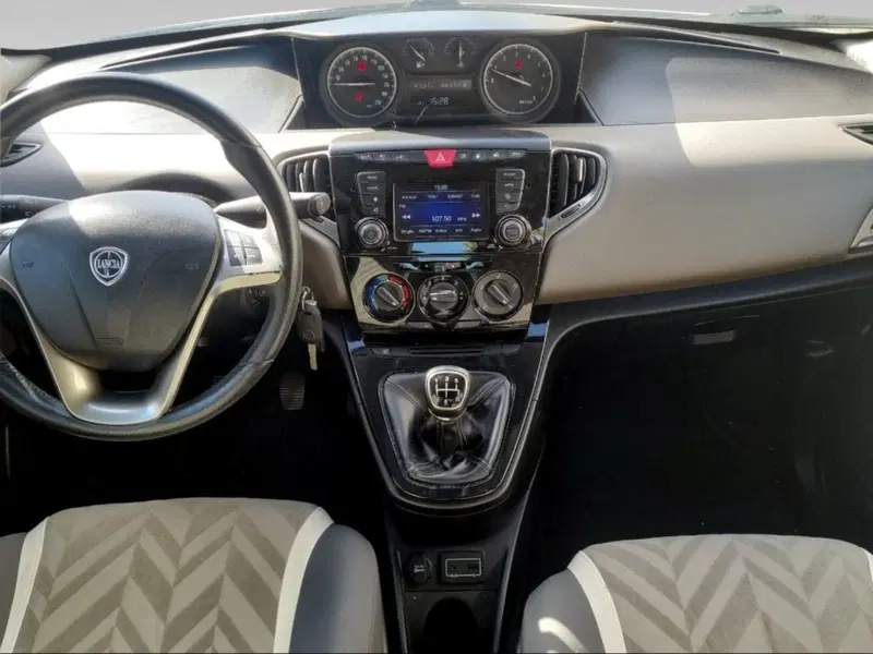 Lancia Ypsilon usata a Siena (9)