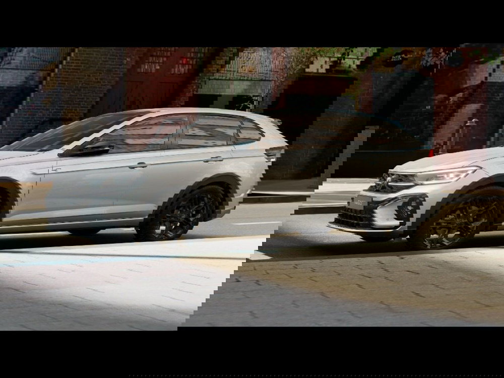 Volkswagen Taigo nuova a Livorno (2)