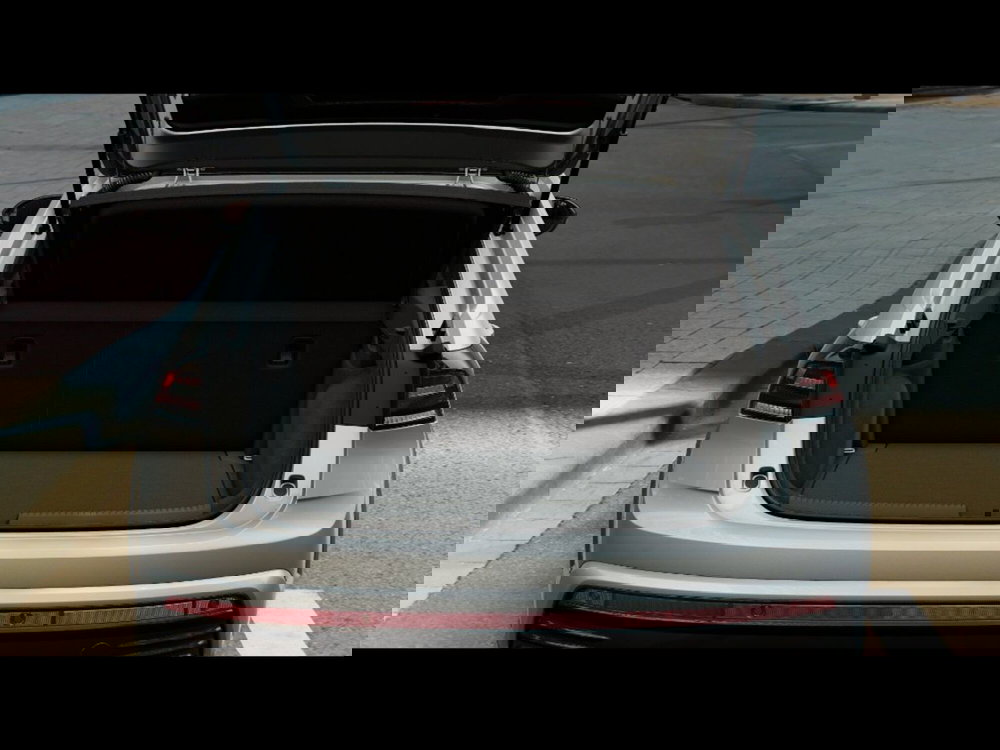 Volkswagen Taigo nuova a Livorno (9)