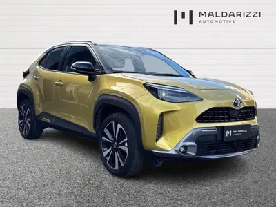 Toyota Yaris Cross 1.5 Hybrid 5p. E-CVT AWD-i Premiere del 2022 usata a Bari