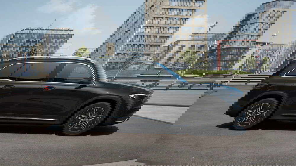 Mercedes-Benz EQB nuova a Chieti (4)
