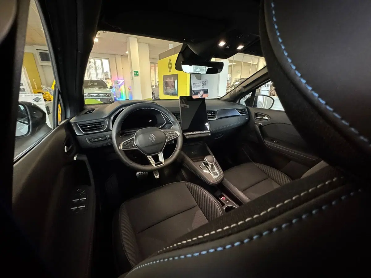 Renault Symbioz nuova a Pavia (16)