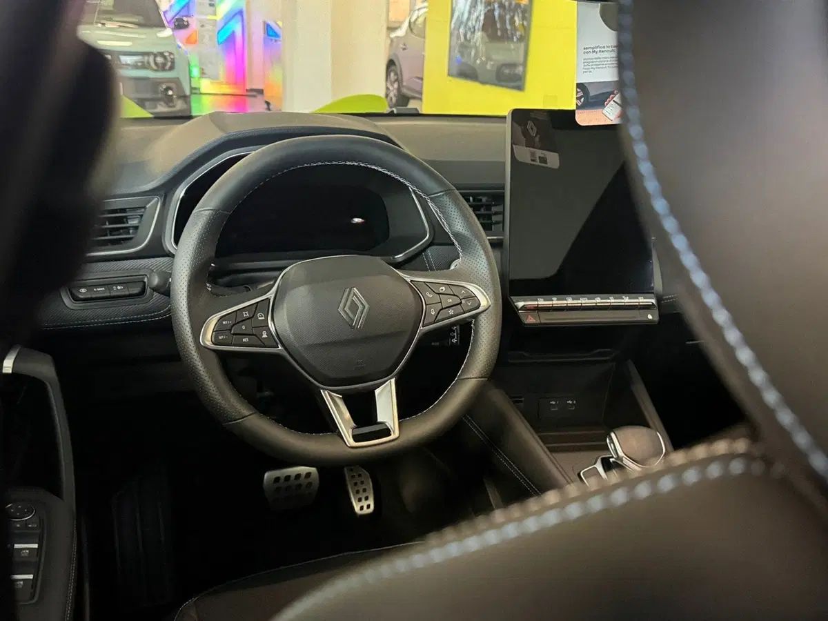 Renault Symbioz nuova a Pavia (7)