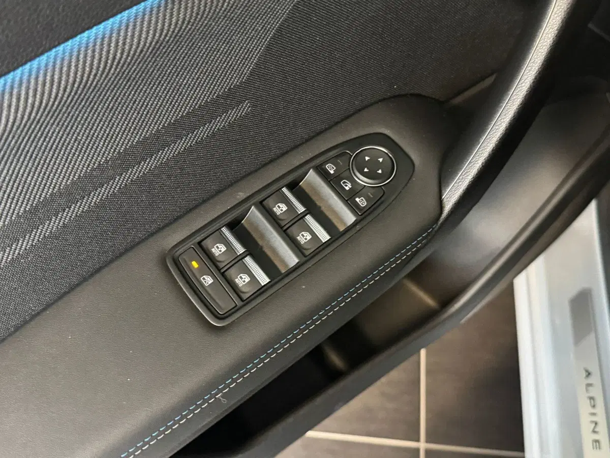 Renault Symbioz nuova a Pavia (8)