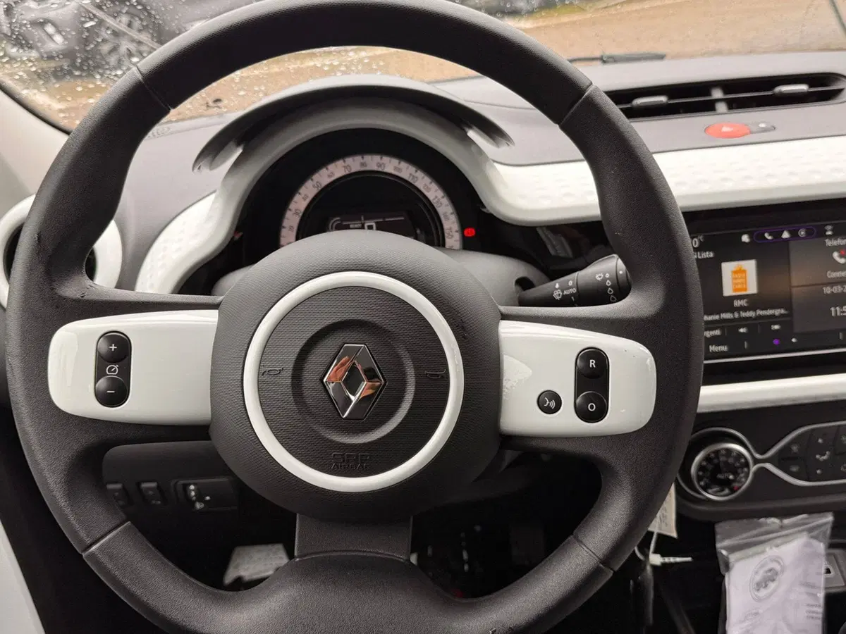 Renault Twingo nuova a Pavia (10)