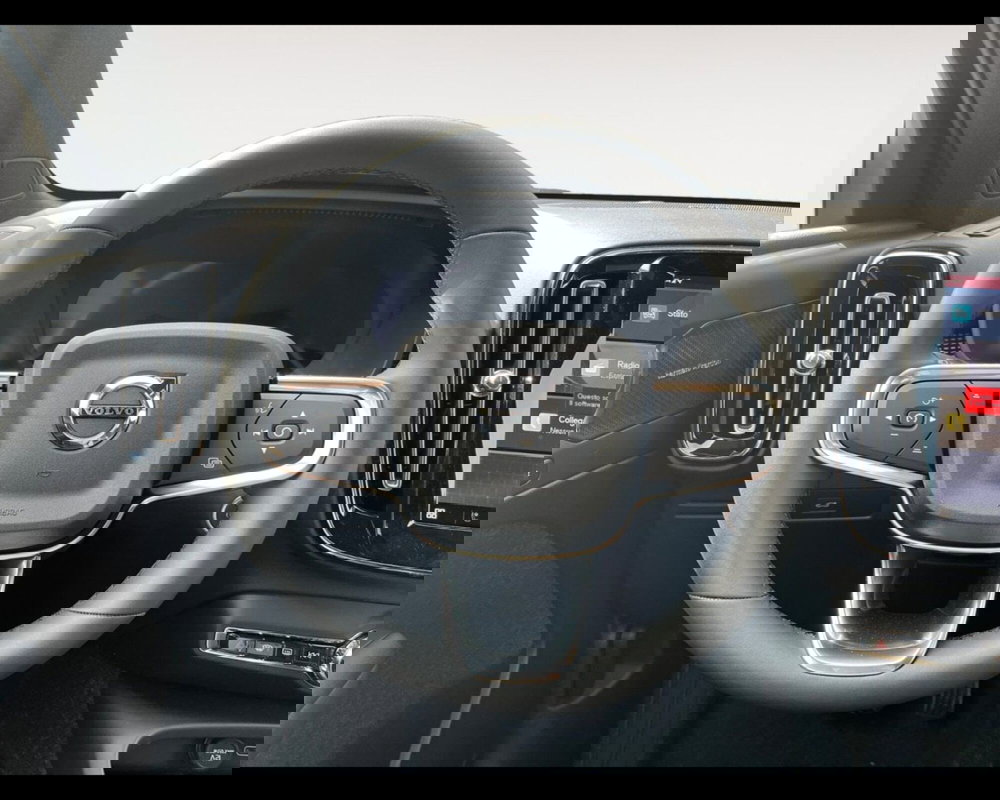 Volvo XC40 nuova a Ravenna (10)