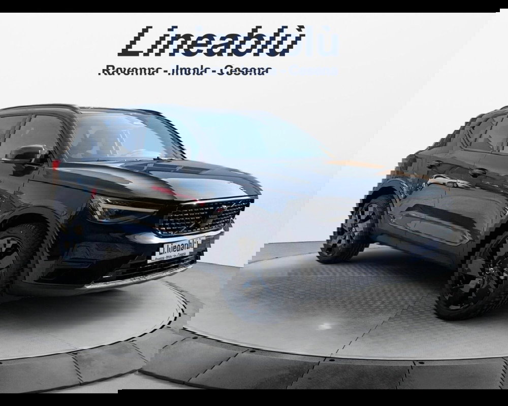 Volvo XC40 nuova a Ravenna (2)