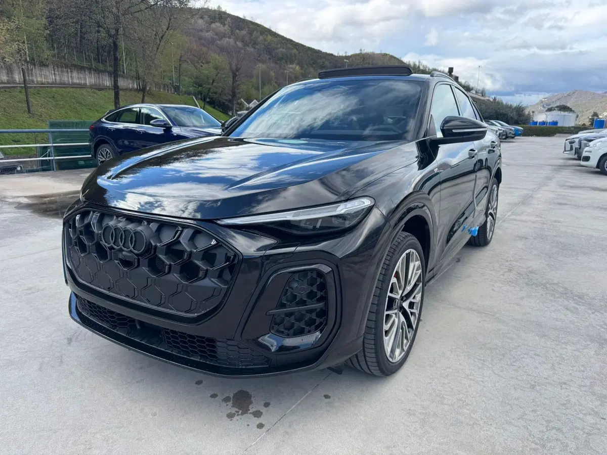 Audi Q5 Sportback nuova a Salerno
